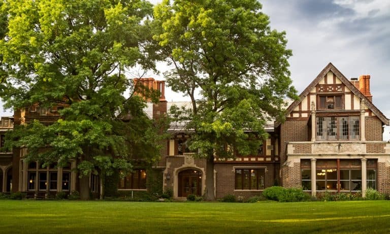Airport Car Service Chicago O'hare To and From Oak Brook (IL)